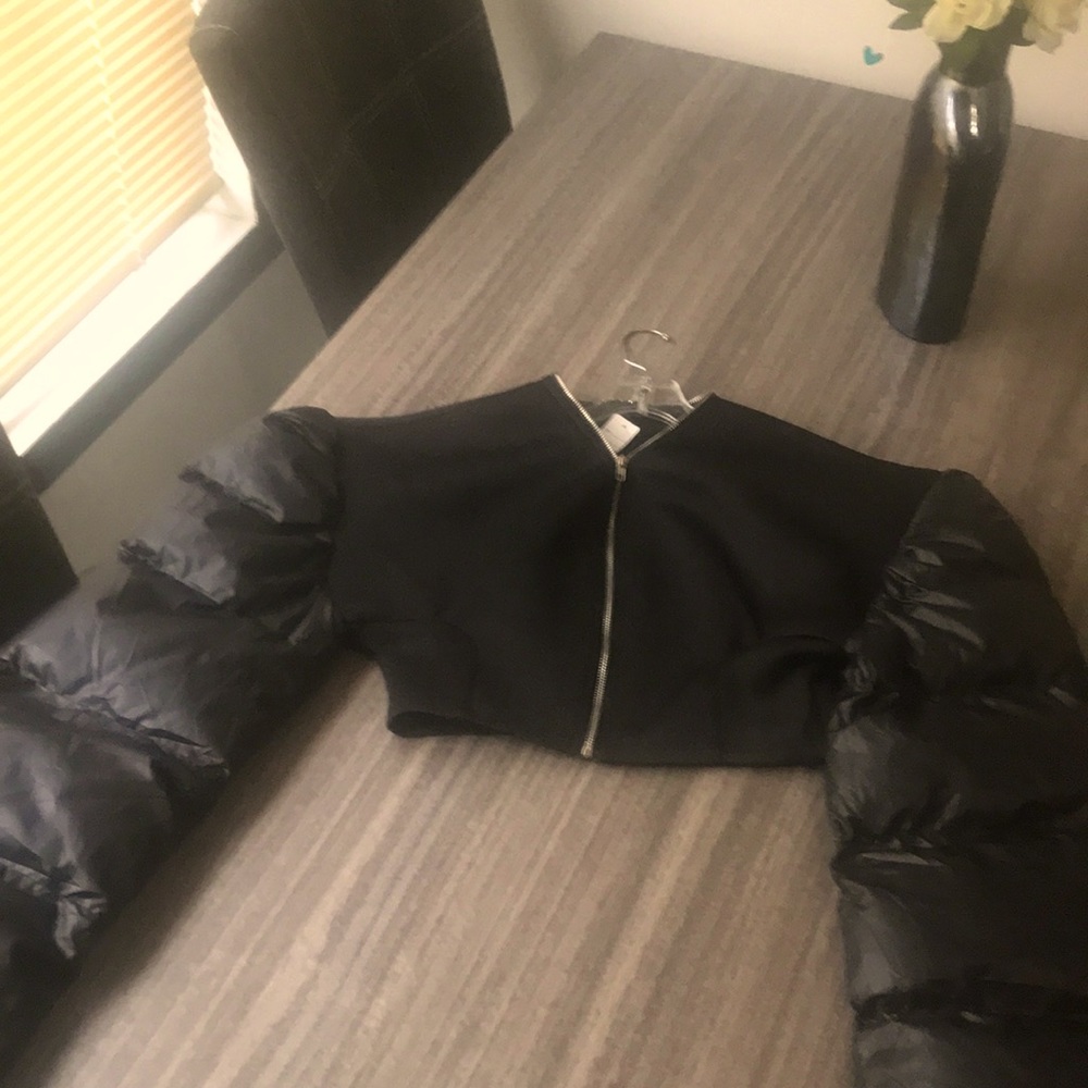 Brand new crop puffer sleeve jacket